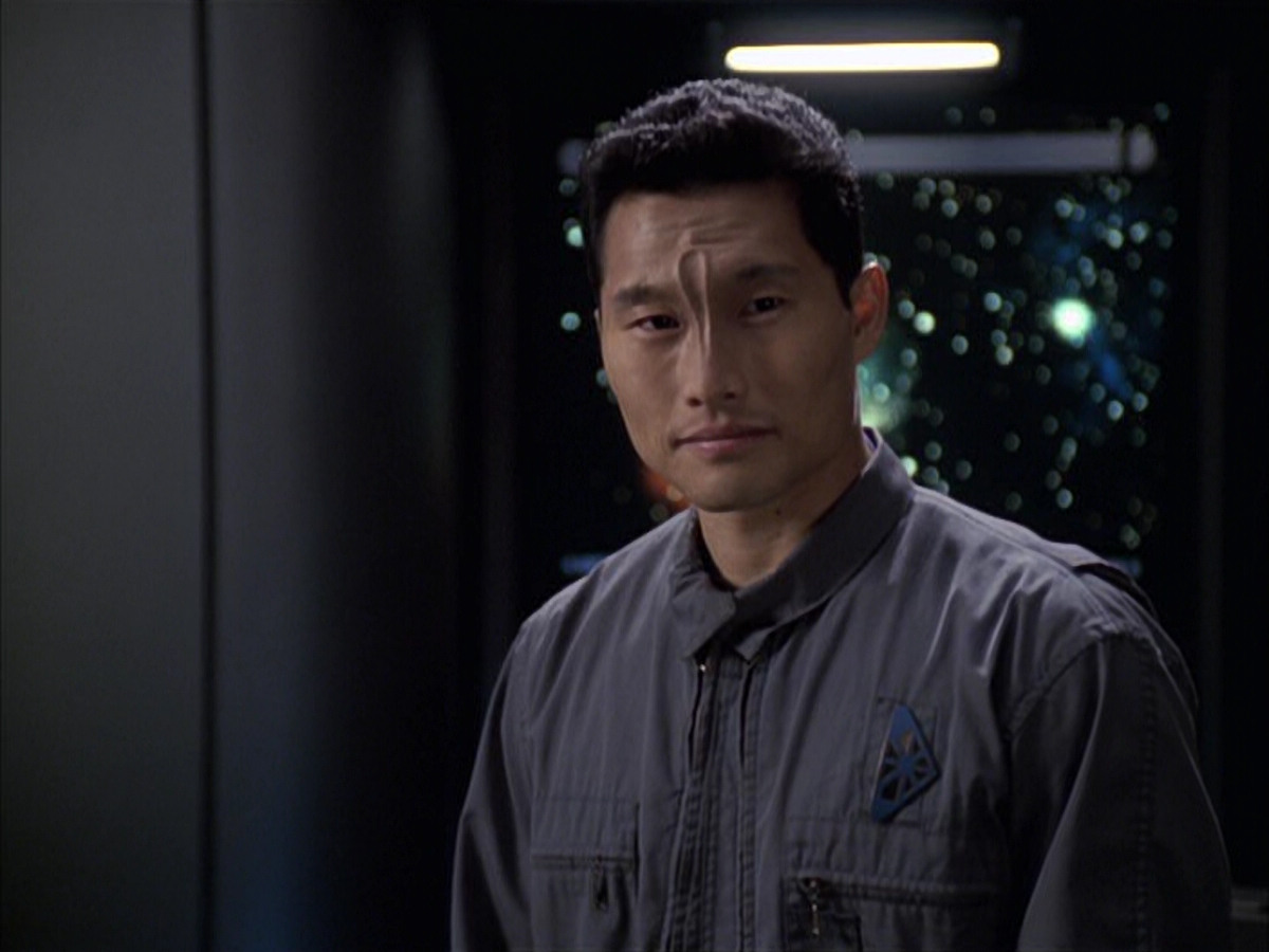 extant_StarTrek_VOY_6x12-BlinkOfAnEye_03093.jpg