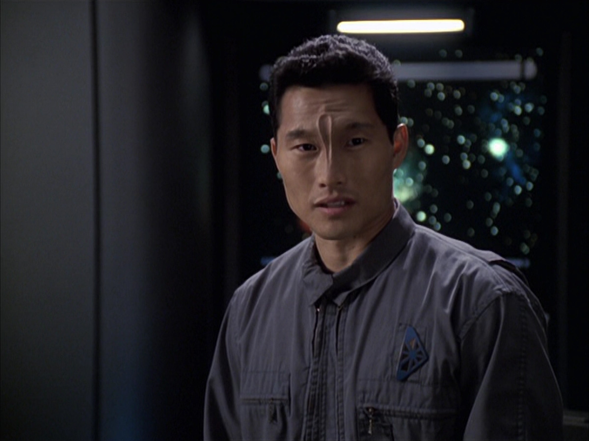 extant_StarTrek_VOY_6x12-BlinkOfAnEye_03096.jpg