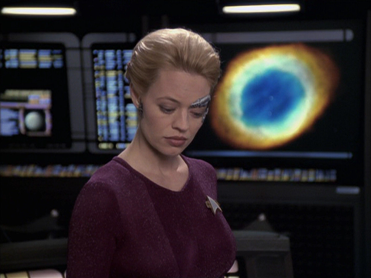 extant_StarTrek_VOY_6x12-BlinkOfAnEye_03111.jpg