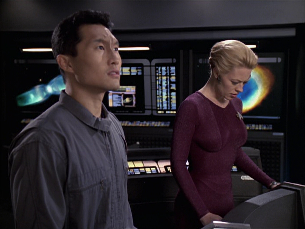 extant_StarTrek_VOY_6x12-BlinkOfAnEye_03167.jpg