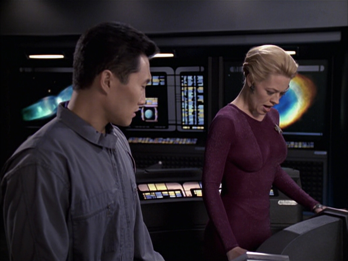 extant_StarTrek_VOY_6x12-BlinkOfAnEye_03169.jpg