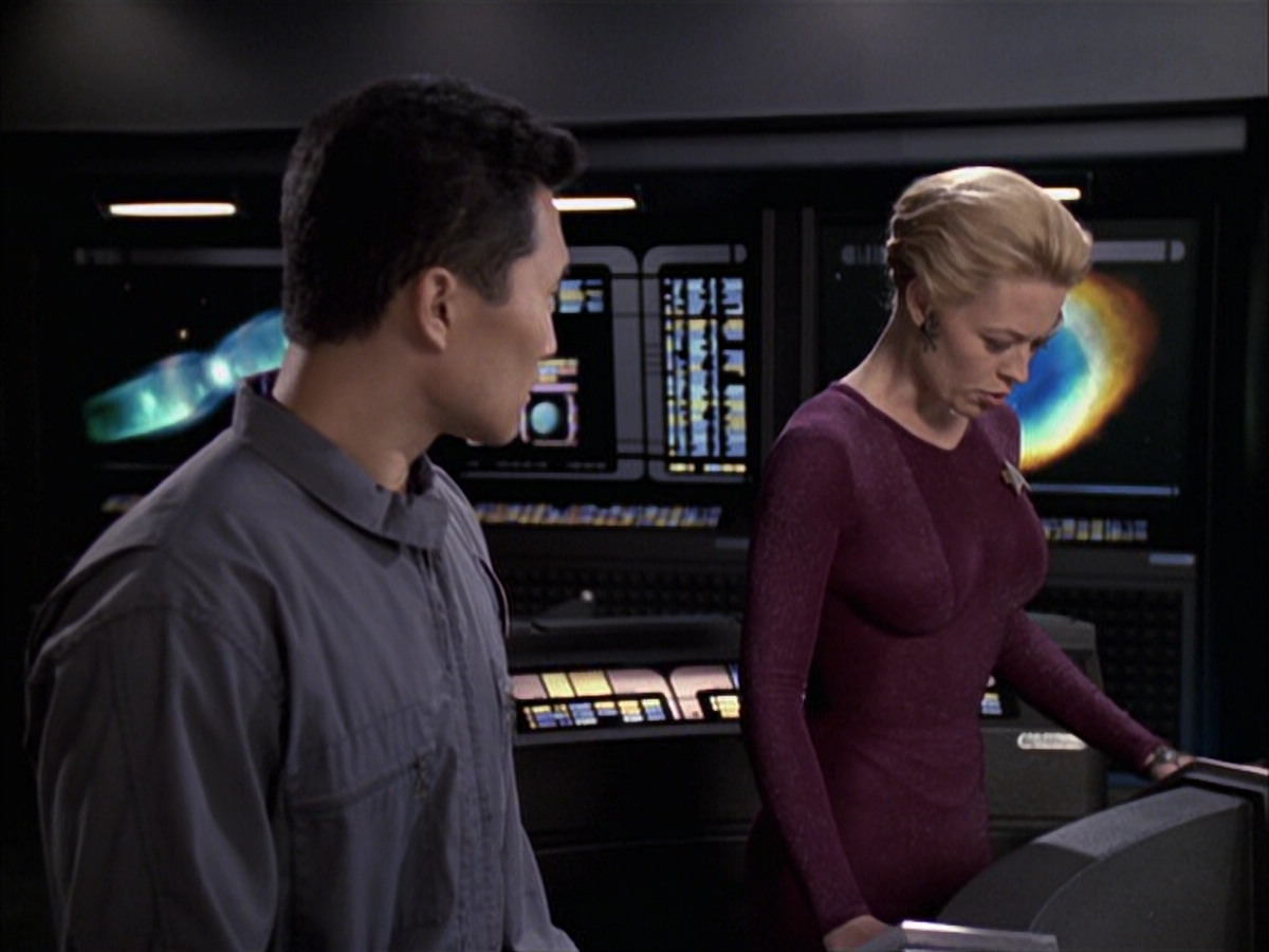 extant_StarTrek_VOY_6x12-BlinkOfAnEye_03170.jpg