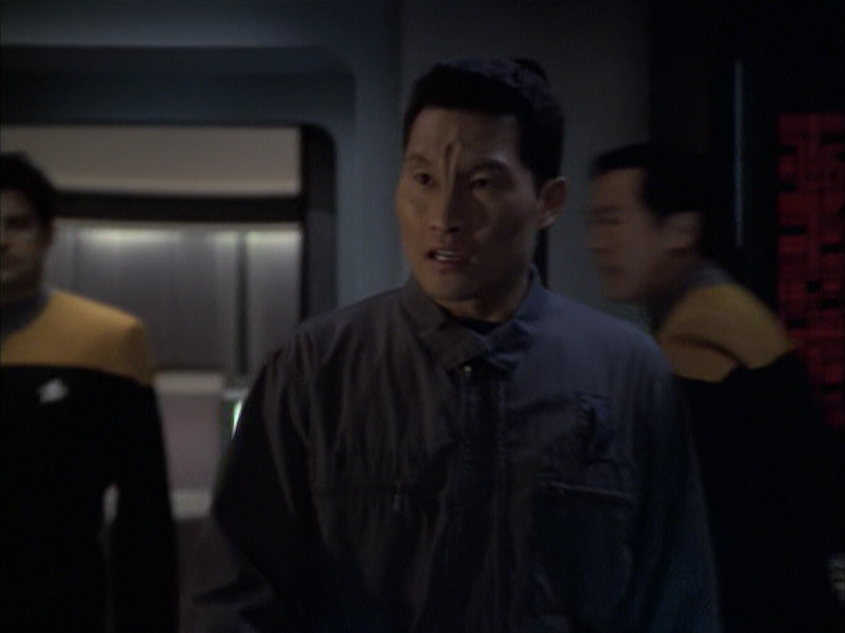 extant_StarTrek_VOY_6x12-BlinkOfAnEye_03196.jpg