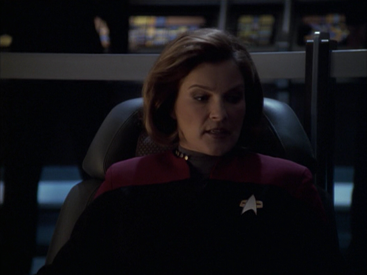 extant_StarTrek_VOY_6x12-BlinkOfAnEye_03199.jpg