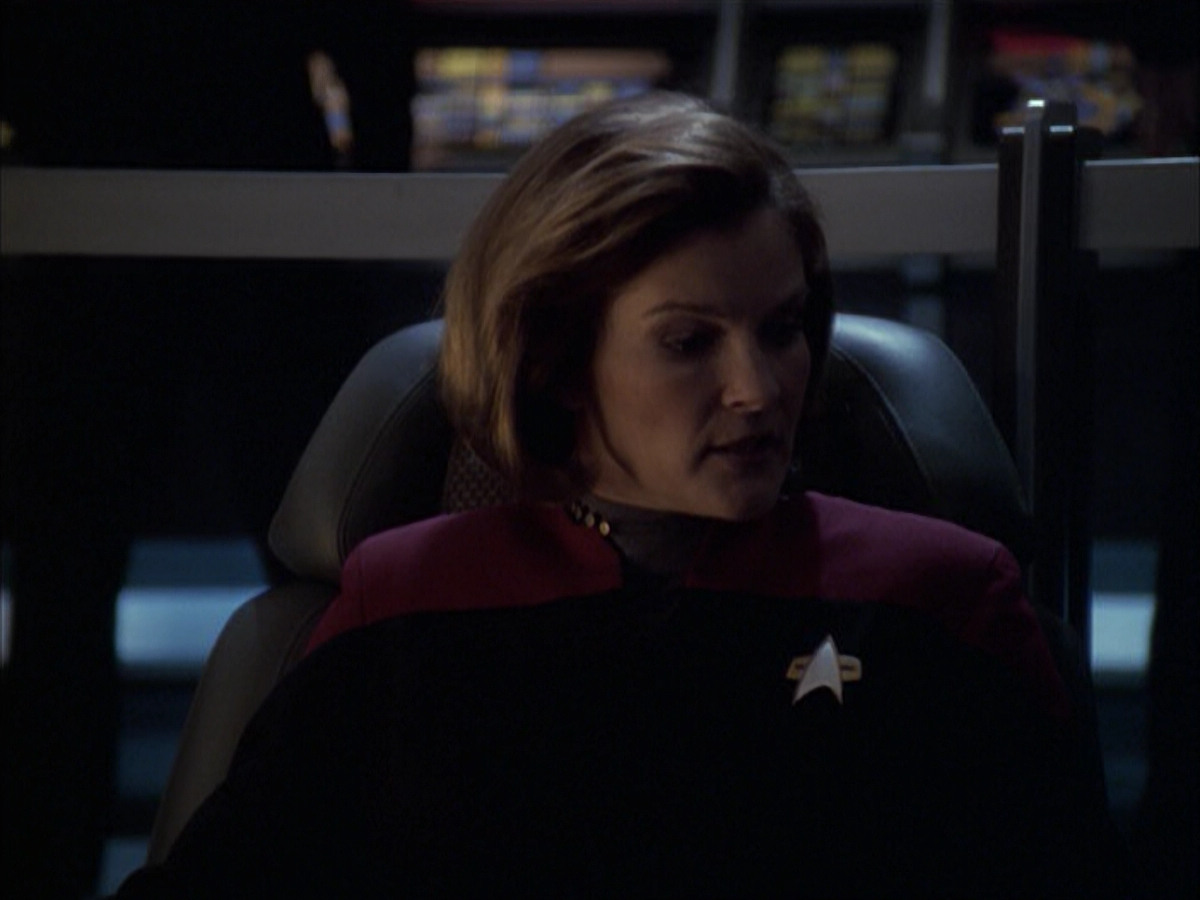extant_StarTrek_VOY_6x12-BlinkOfAnEye_03200.jpg