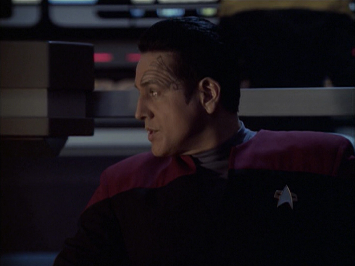 extant_StarTrek_VOY_6x12-BlinkOfAnEye_03206.jpg