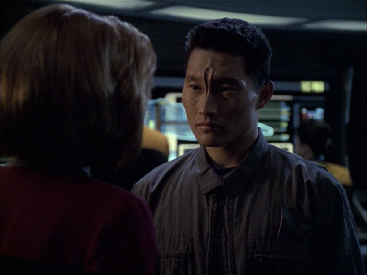 extant_StarTrek_VOY_6x12-BlinkOfAnEye_03258.jpg