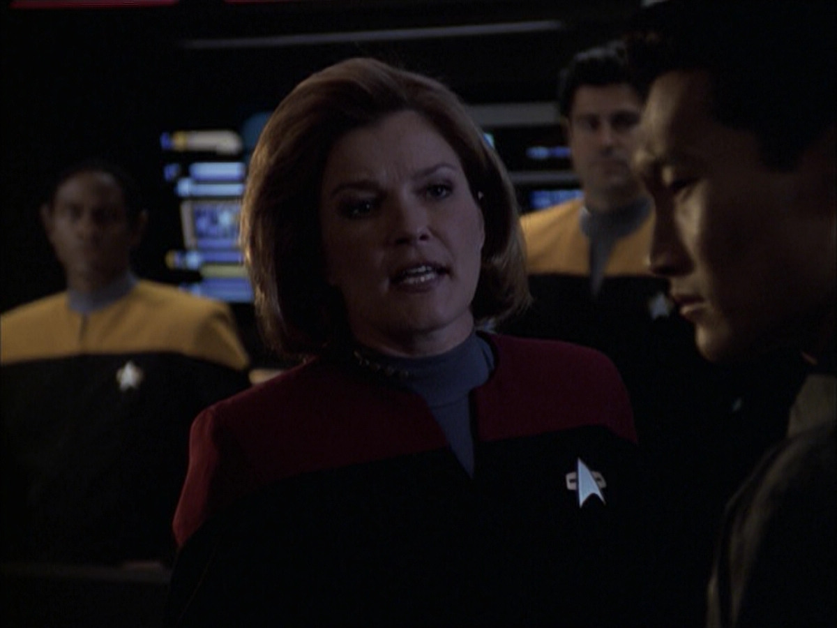 extant_StarTrek_VOY_6x12-BlinkOfAnEye_03262.jpg