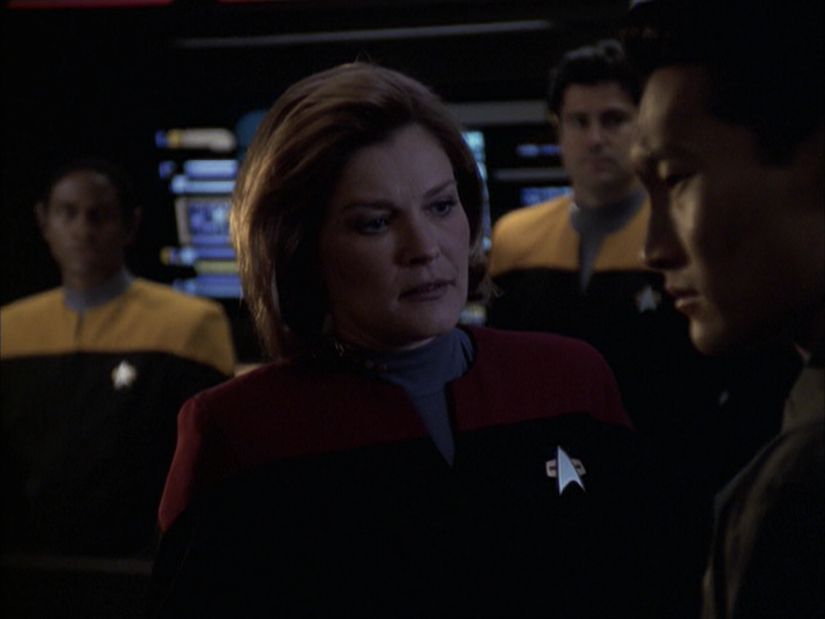 extant_StarTrek_VOY_6x12-BlinkOfAnEye_03267.jpg