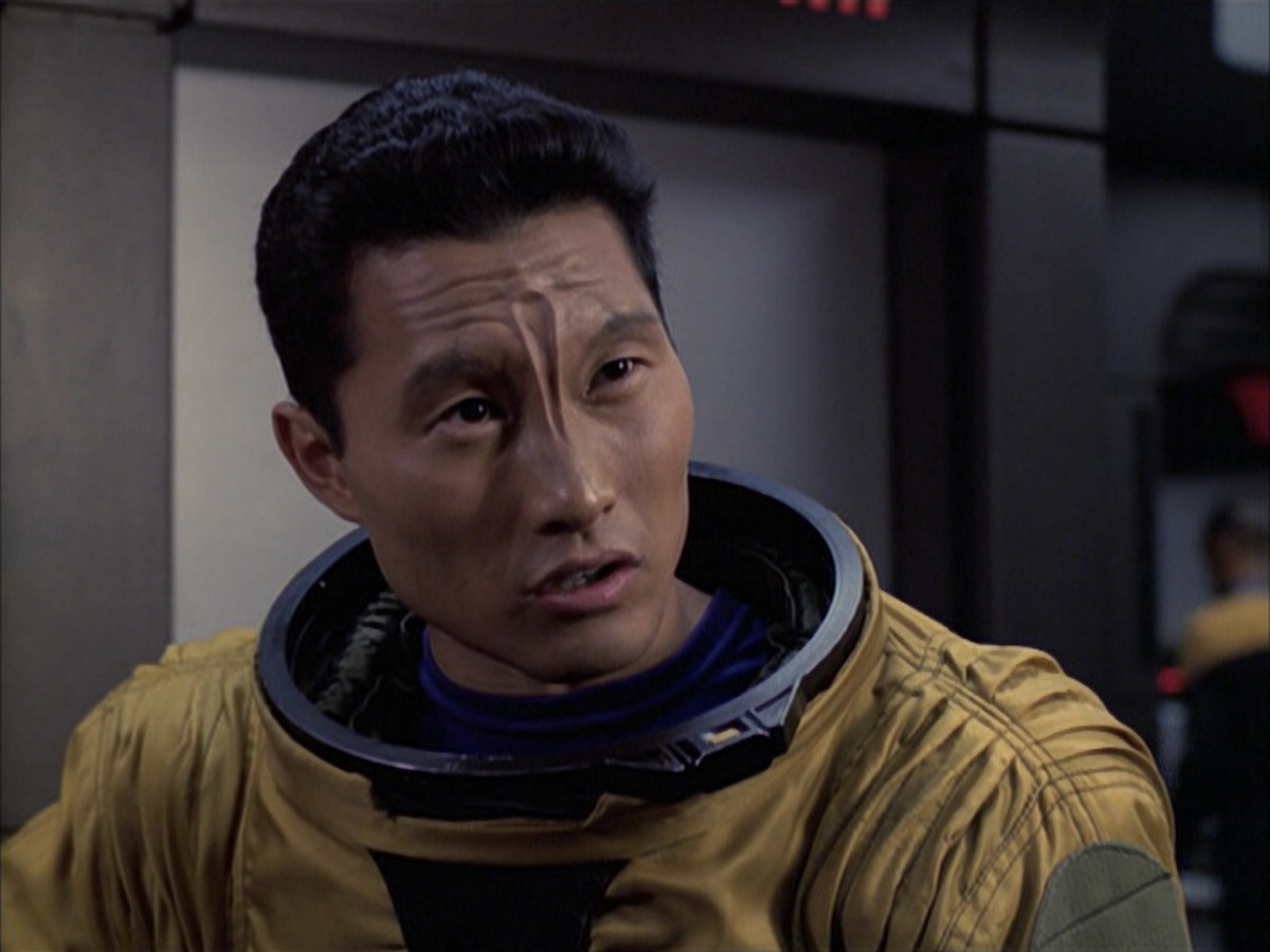 extant_StarTrek_VOY_6x12-BlinkOfAnEye_03312.jpg
