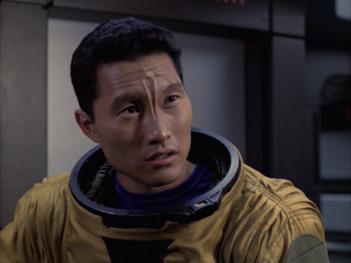 extant_StarTrek_VOY_6x12-BlinkOfAnEye_03313.jpg