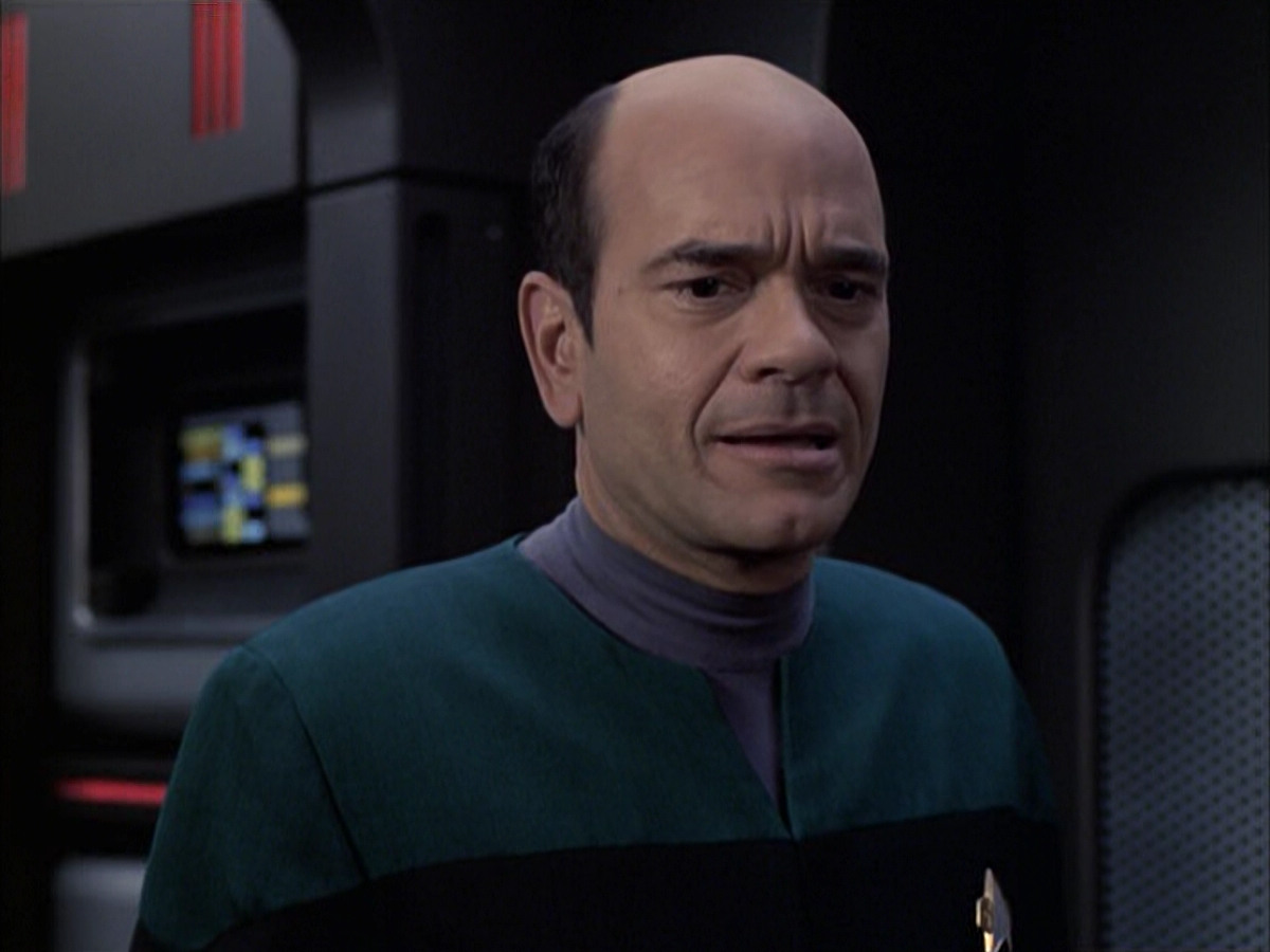 extant_StarTrek_VOY_6x12-BlinkOfAnEye_03316.jpg