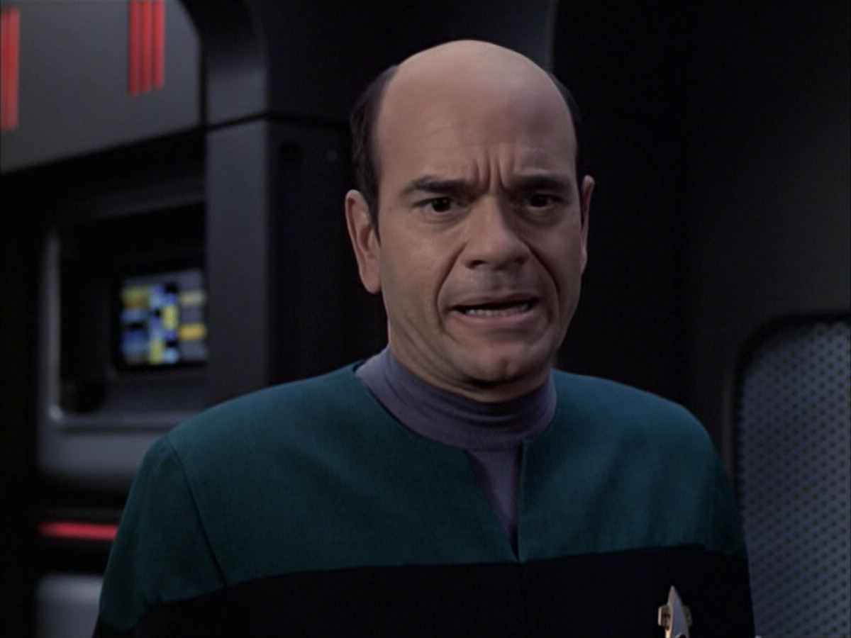 extant_StarTrek_VOY_6x12-BlinkOfAnEye_03317.jpg