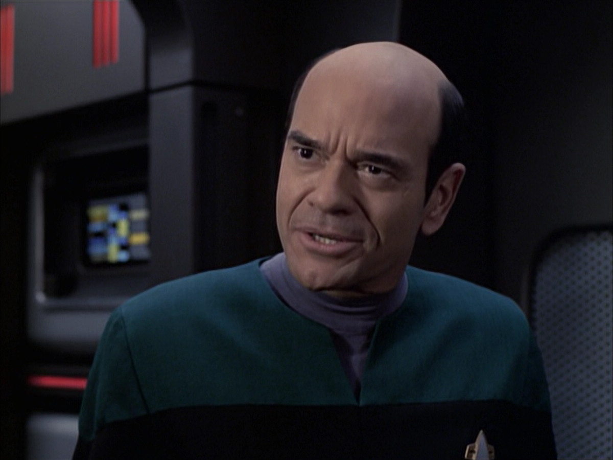 extant_StarTrek_VOY_6x12-BlinkOfAnEye_03324.jpg