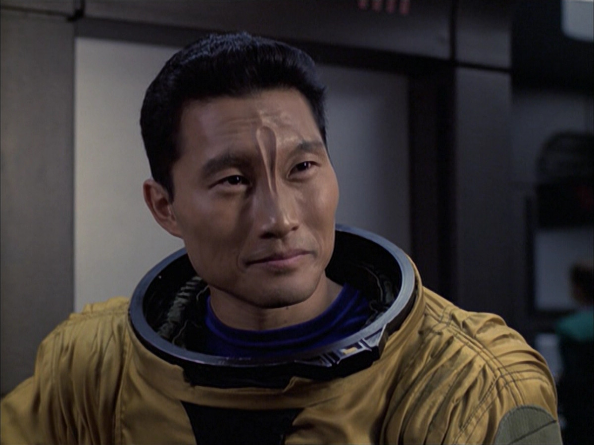 extant_StarTrek_VOY_6x12-BlinkOfAnEye_03331.jpg