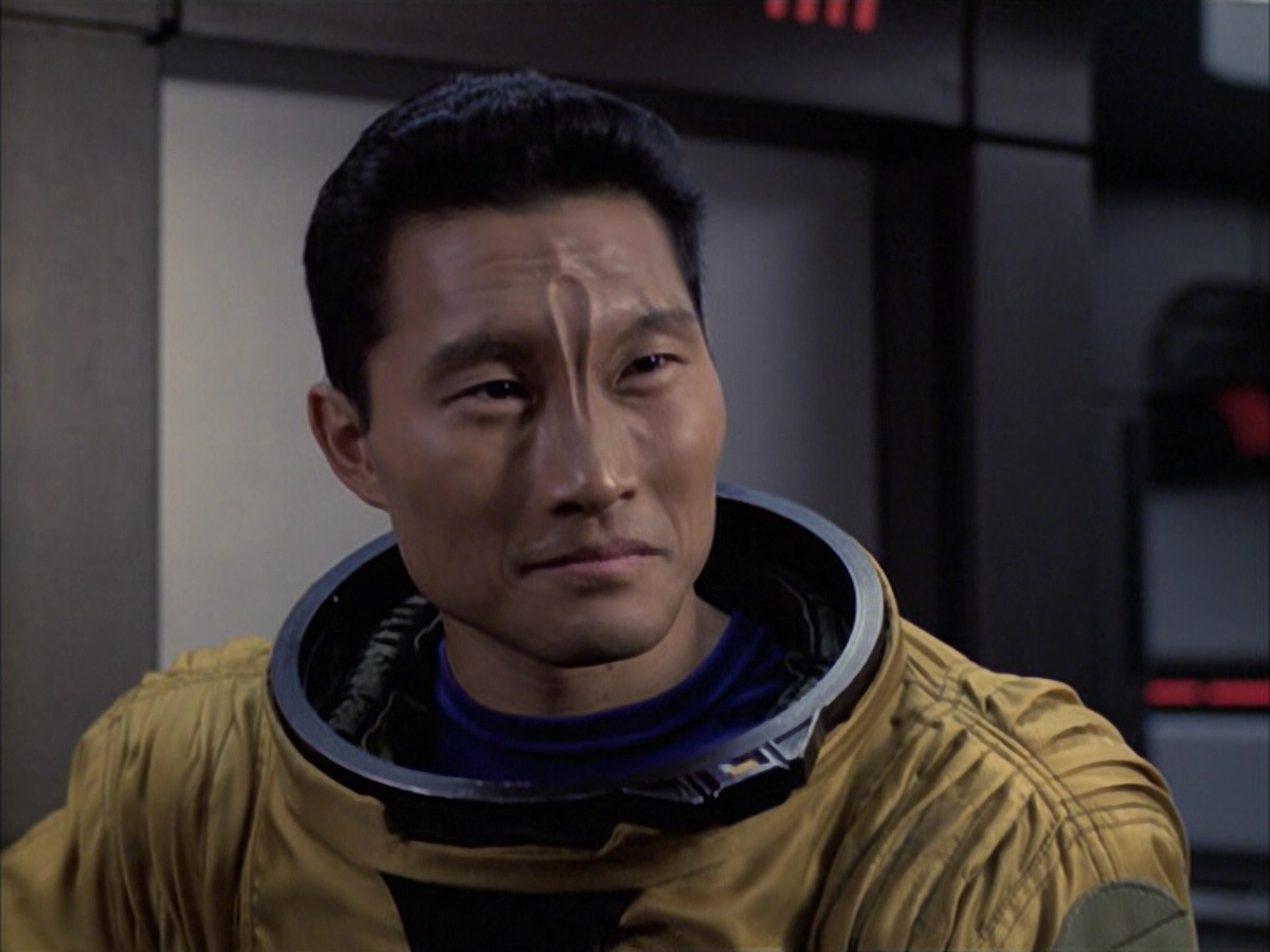 extant_StarTrek_VOY_6x12-BlinkOfAnEye_03333.jpg
