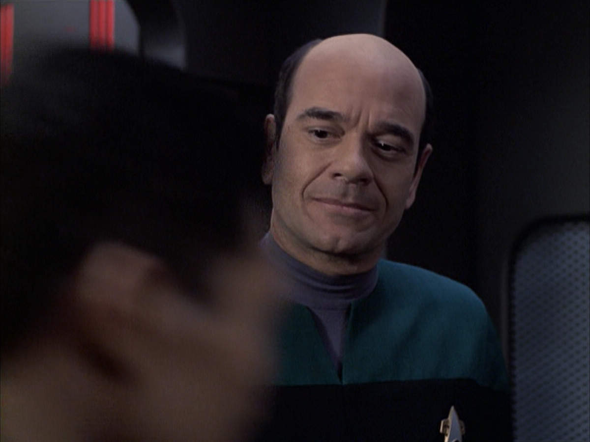extant_StarTrek_VOY_6x12-BlinkOfAnEye_03334.jpg