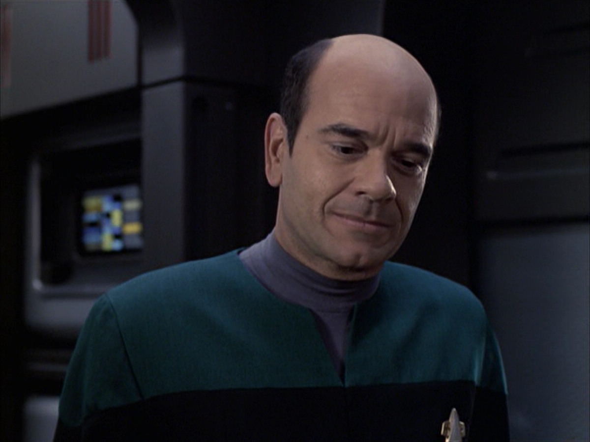 extant_StarTrek_VOY_6x12-BlinkOfAnEye_03335.jpg