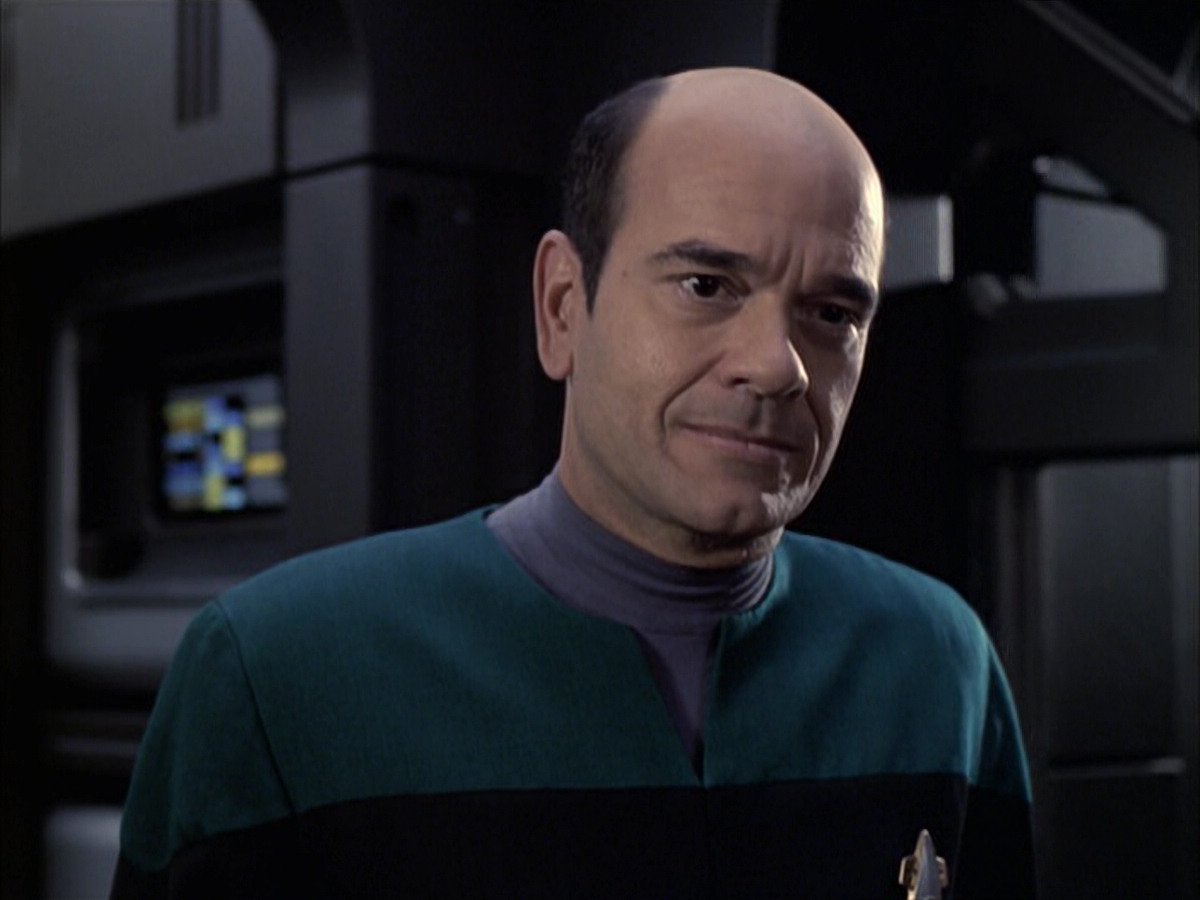extant_StarTrek_VOY_6x12-BlinkOfAnEye_03336.jpg