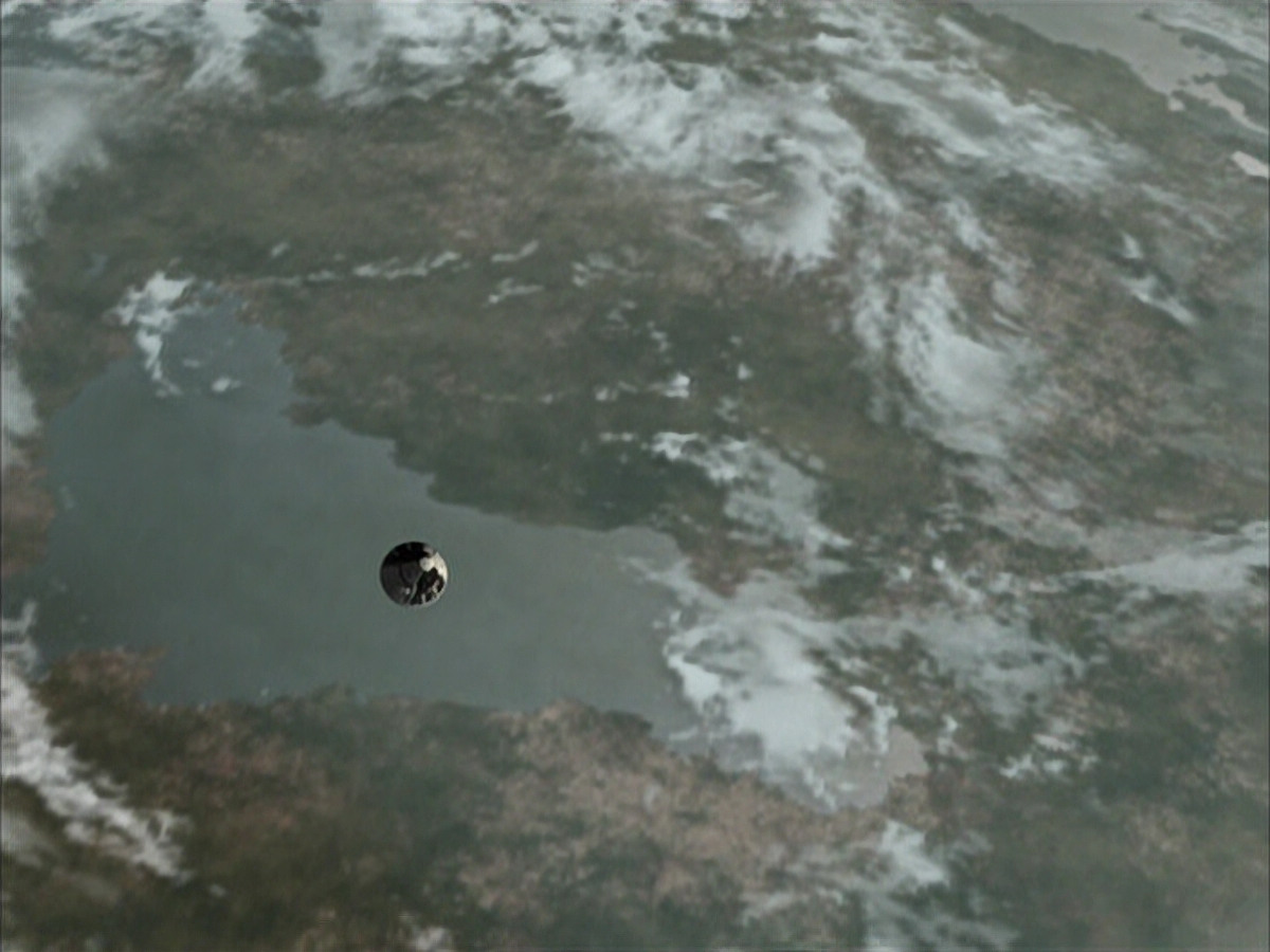 extant_StarTrek_VOY_6x12-BlinkOfAnEye_03346.jpg