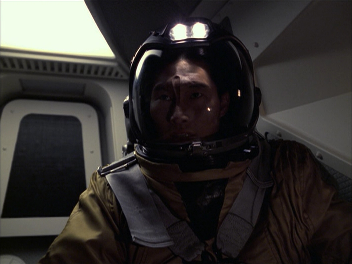 extant_StarTrek_VOY_6x12-BlinkOfAnEye_03363.jpg