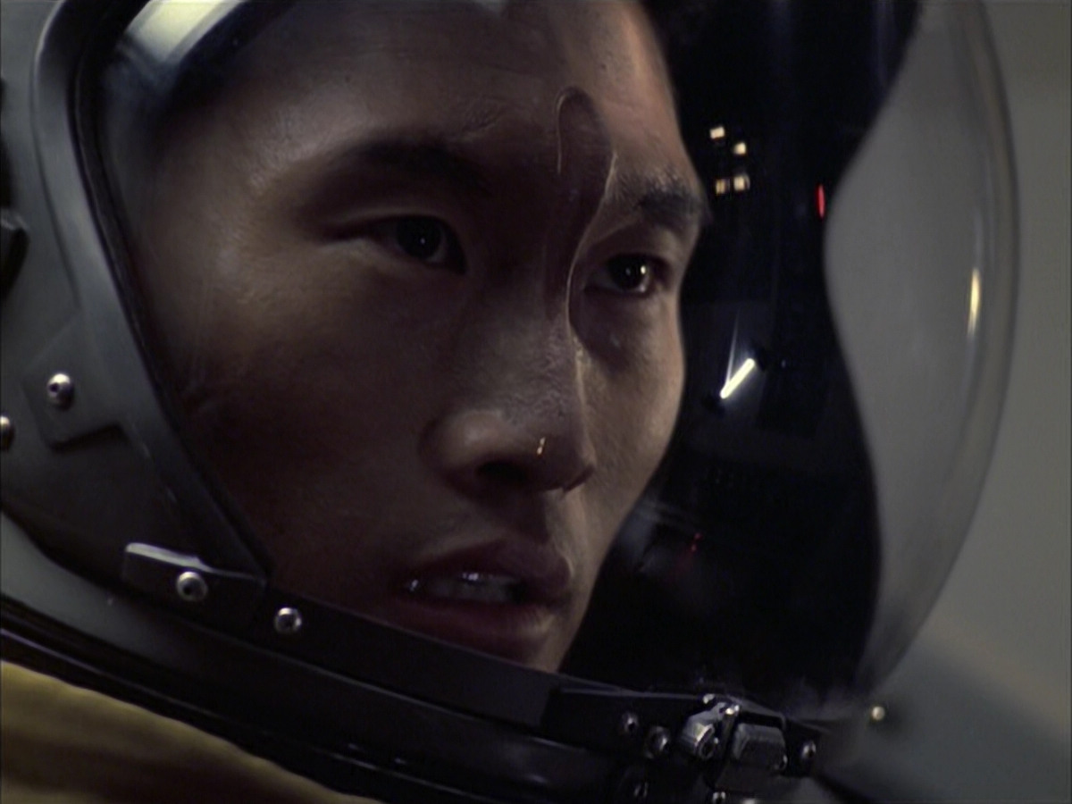 extant_StarTrek_VOY_6x12-BlinkOfAnEye_03371.jpg