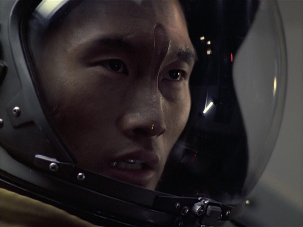 extant_StarTrek_VOY_6x12-BlinkOfAnEye_03373.jpg