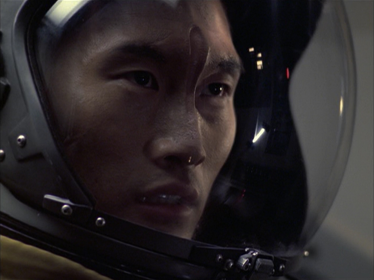 extant_StarTrek_VOY_6x12-BlinkOfAnEye_03375.jpg