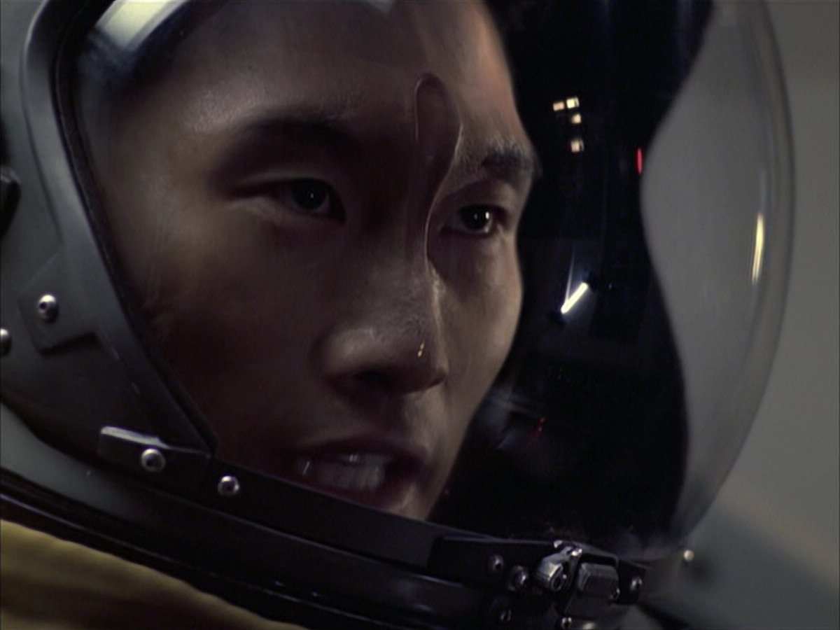 extant_StarTrek_VOY_6x12-BlinkOfAnEye_03377.jpg
