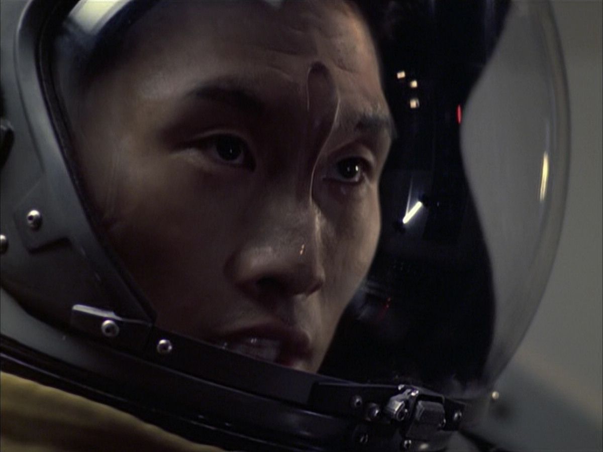 extant_StarTrek_VOY_6x12-BlinkOfAnEye_03378.jpg