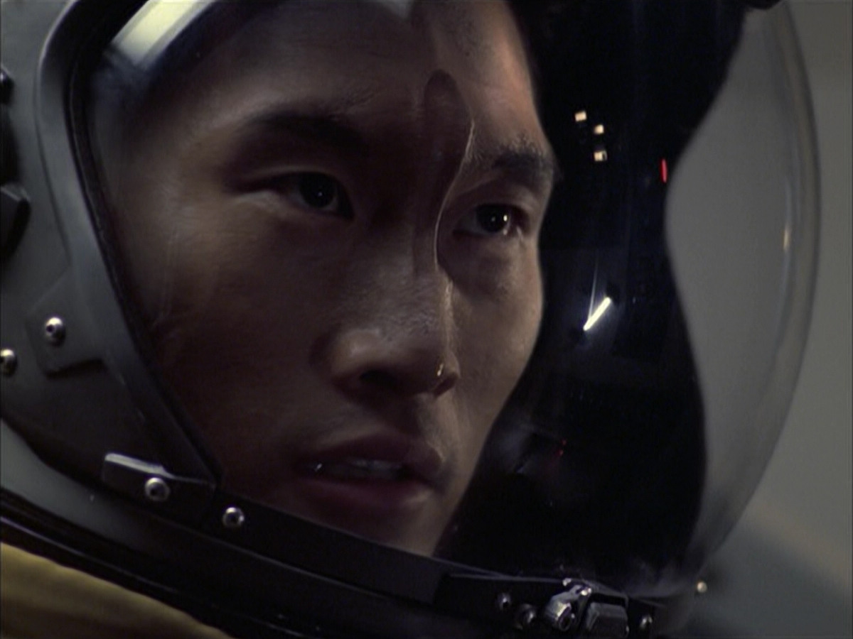 extant_StarTrek_VOY_6x12-BlinkOfAnEye_03382.jpg