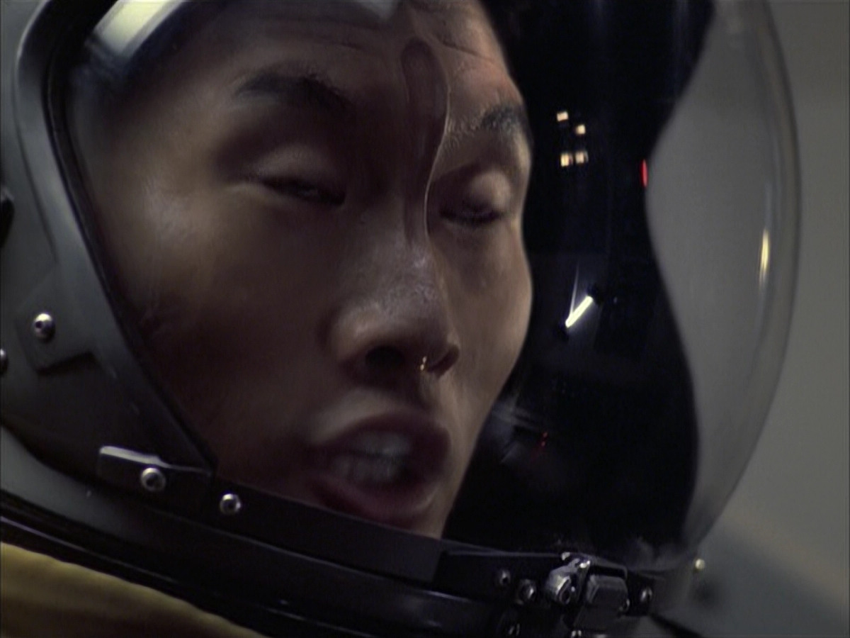 extant_StarTrek_VOY_6x12-BlinkOfAnEye_03387.jpg