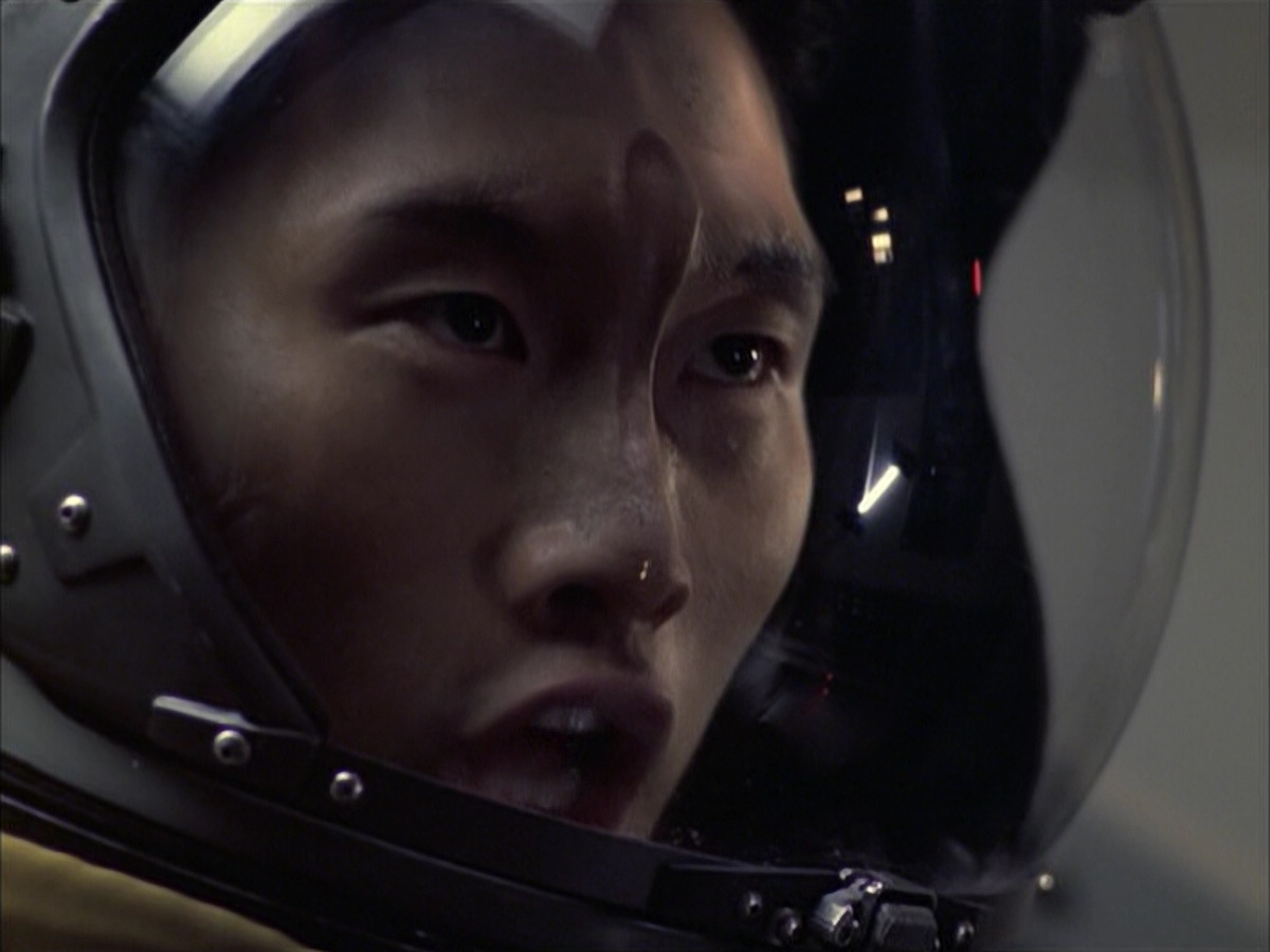 extant_StarTrek_VOY_6x12-BlinkOfAnEye_03391.jpg