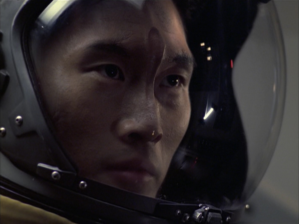 extant_StarTrek_VOY_6x12-BlinkOfAnEye_03394.jpg