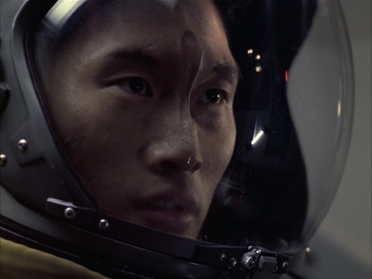 extant_StarTrek_VOY_6x12-BlinkOfAnEye_03396.jpg