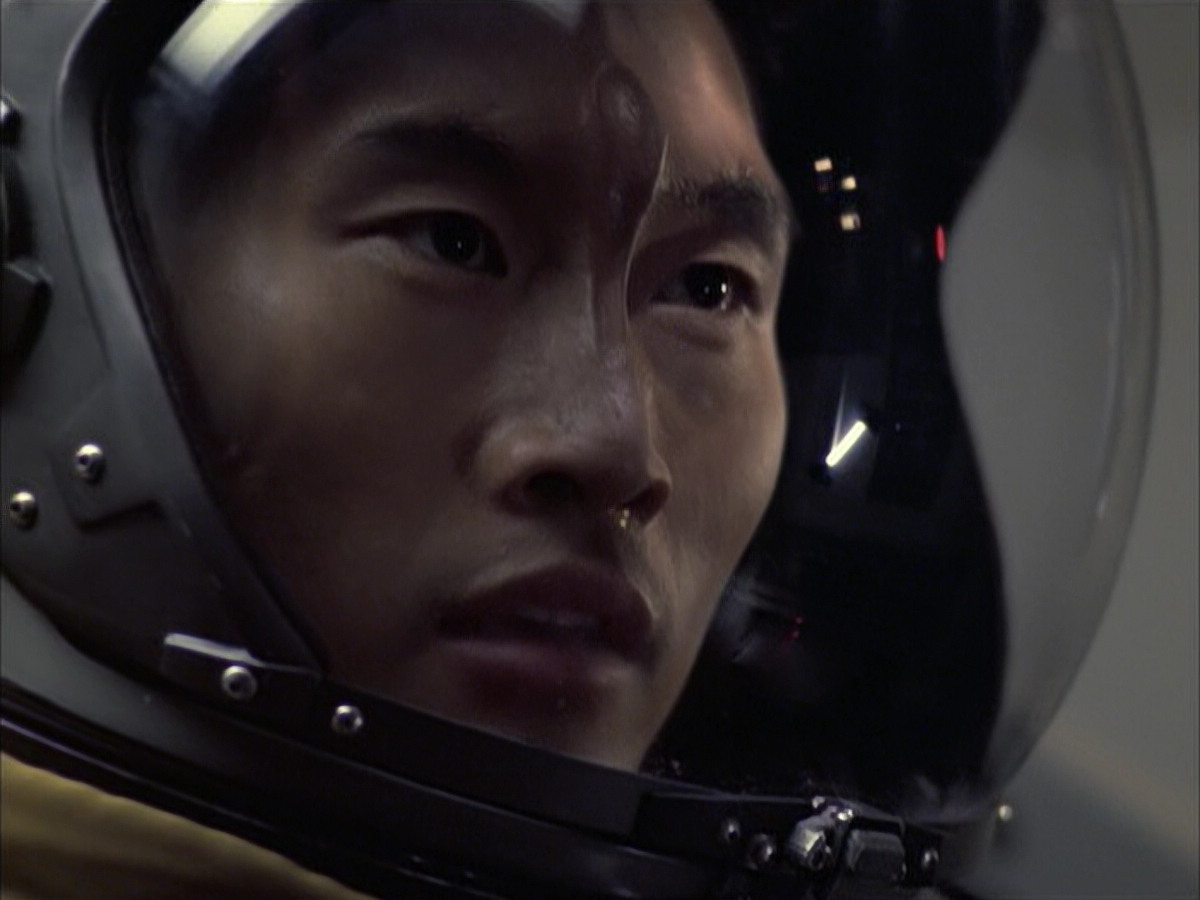 extant_StarTrek_VOY_6x12-BlinkOfAnEye_03399.jpg