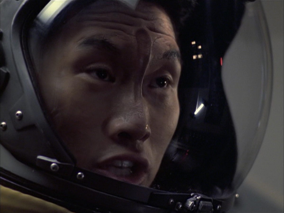 extant_StarTrek_VOY_6x12-BlinkOfAnEye_03402.jpg