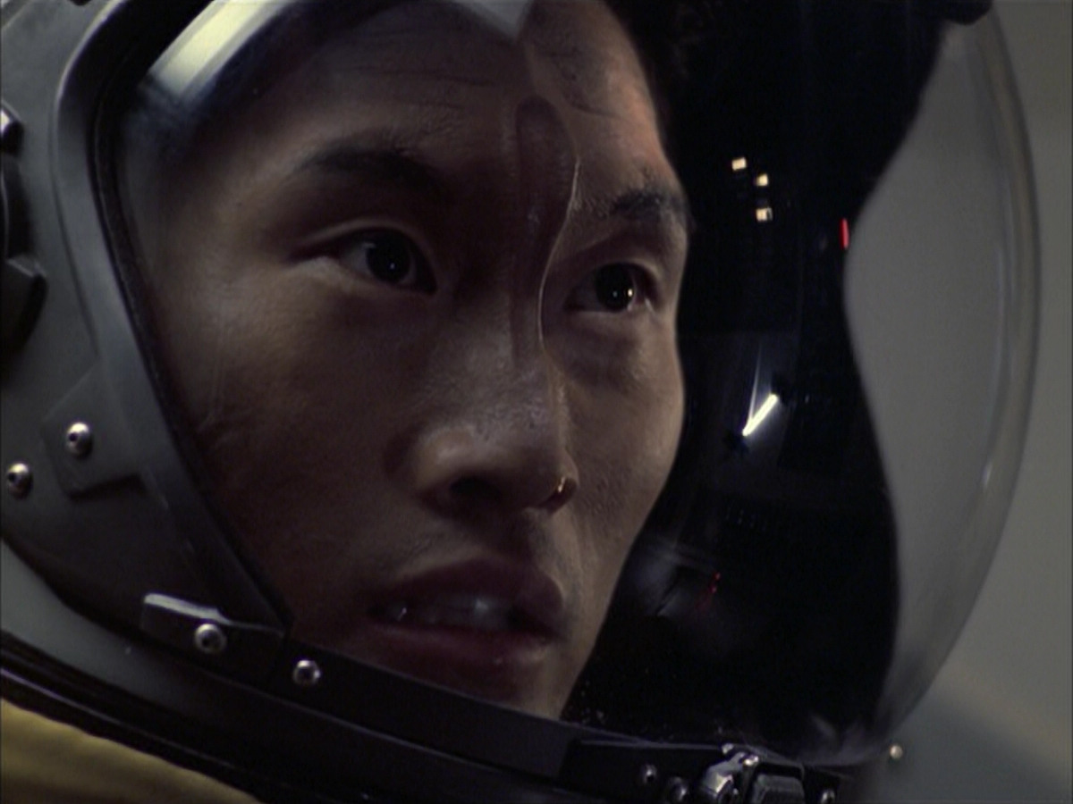 extant_StarTrek_VOY_6x12-BlinkOfAnEye_03405.jpg