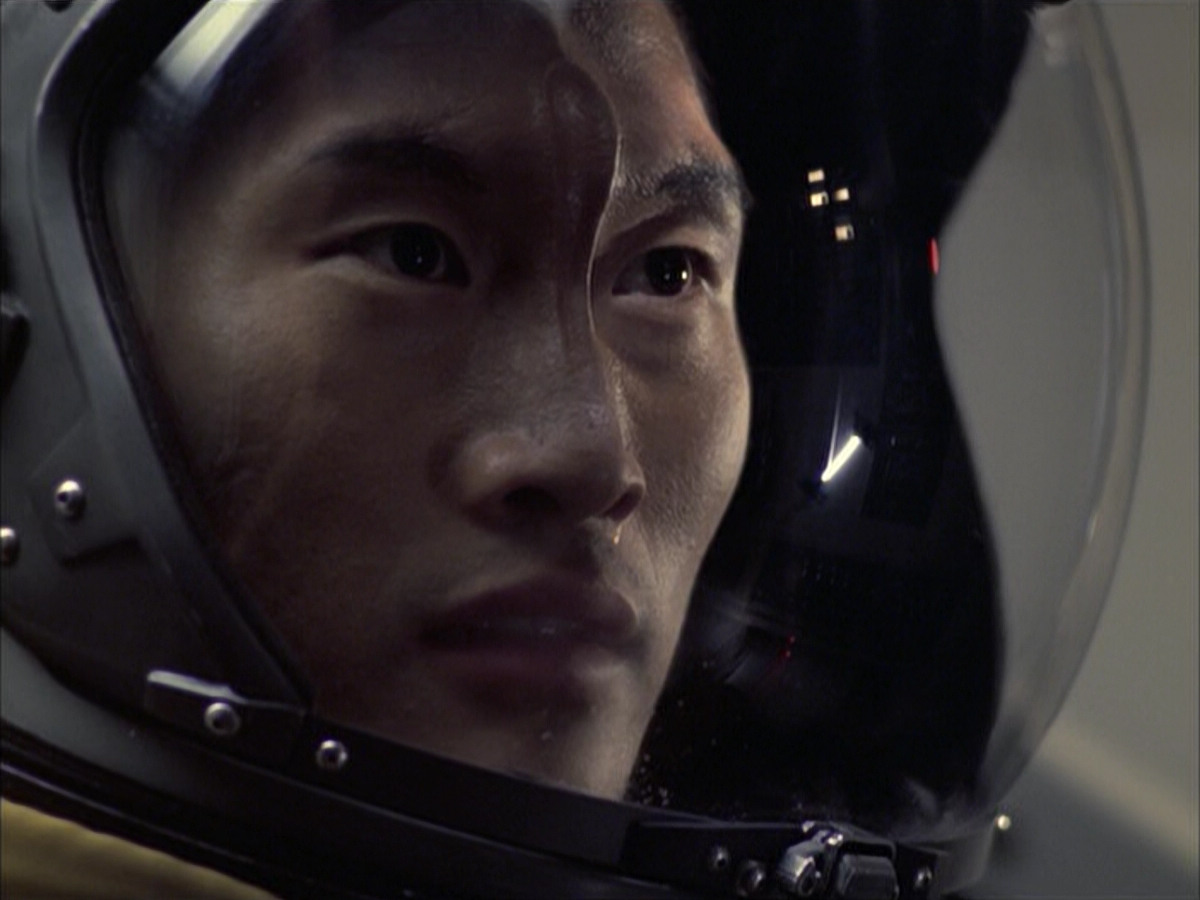 extant_StarTrek_VOY_6x12-BlinkOfAnEye_03414.jpg