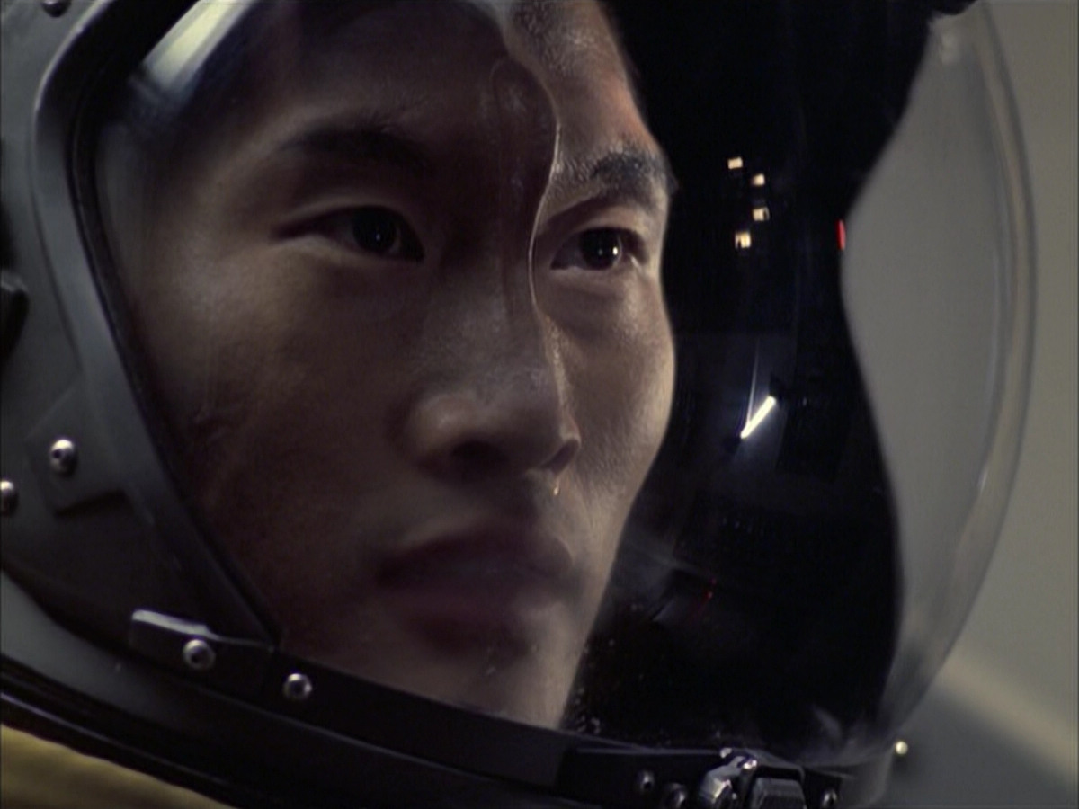extant_StarTrek_VOY_6x12-BlinkOfAnEye_03415.jpg
