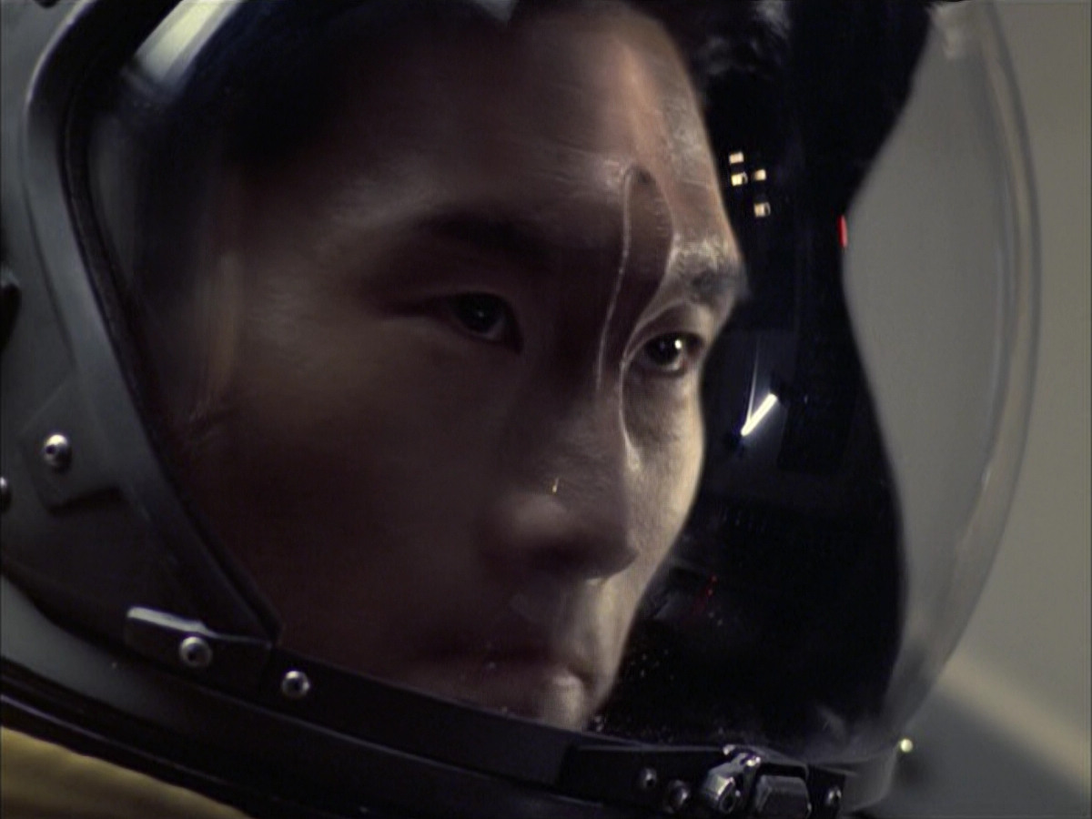 extant_StarTrek_VOY_6x12-BlinkOfAnEye_03416.jpg