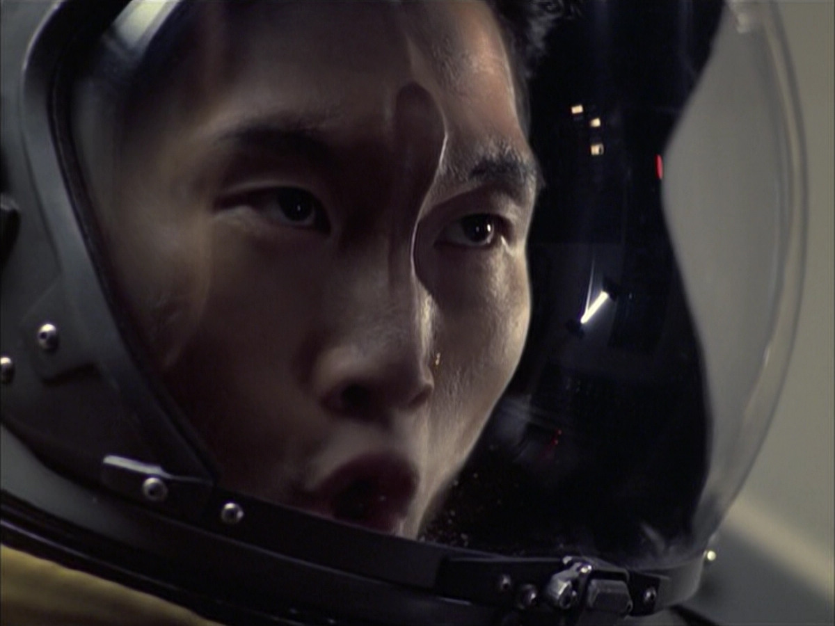 extant_StarTrek_VOY_6x12-BlinkOfAnEye_03419.jpg