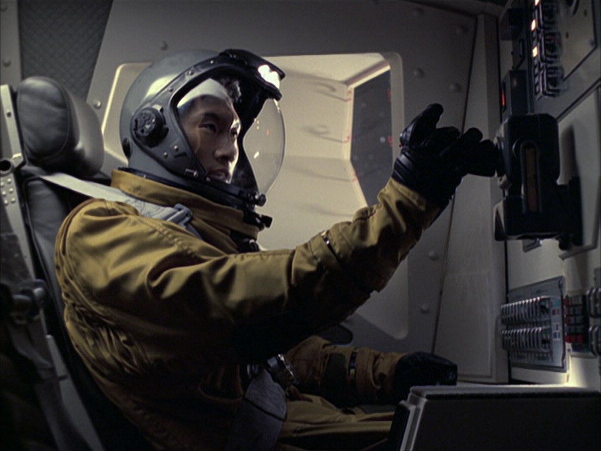 extant_StarTrek_VOY_6x12-BlinkOfAnEye_03429.jpg