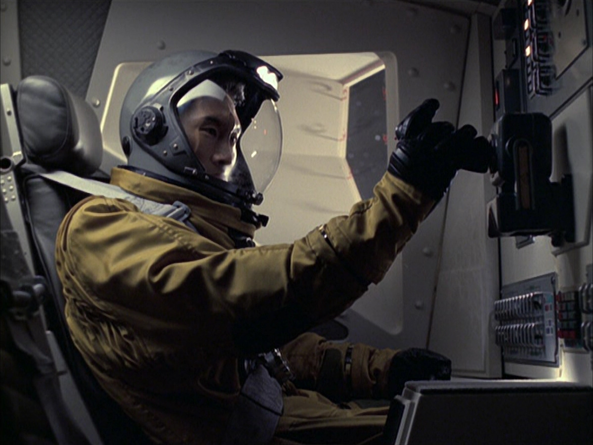 extant_StarTrek_VOY_6x12-BlinkOfAnEye_03433.jpg