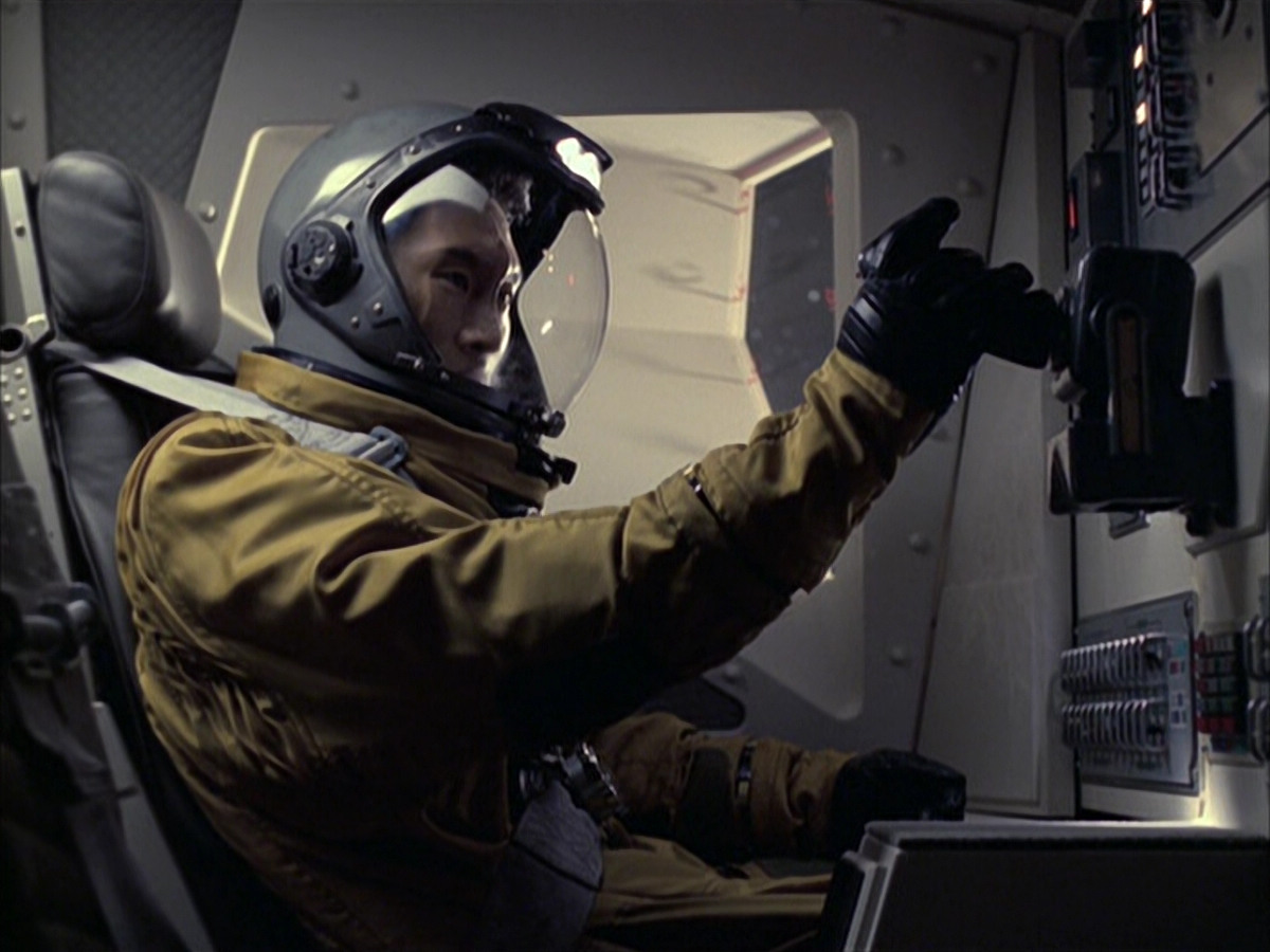 extant_StarTrek_VOY_6x12-BlinkOfAnEye_03434.jpg