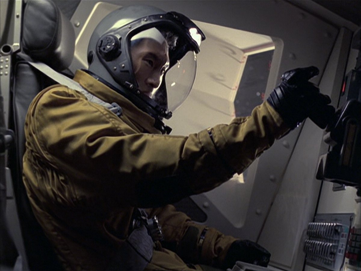extant_StarTrek_VOY_6x12-BlinkOfAnEye_03437.jpg