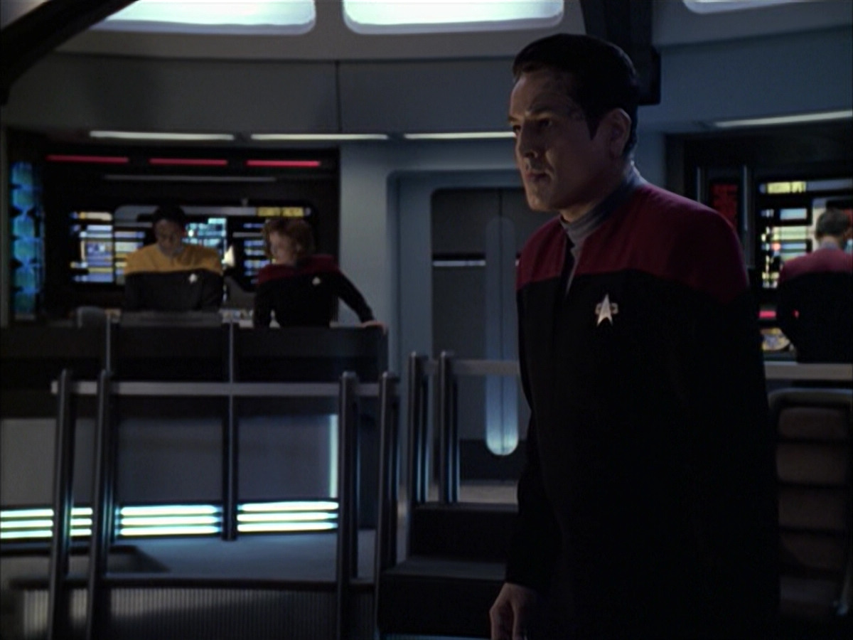 extant_StarTrek_VOY_6x12-BlinkOfAnEye_03441.jpg