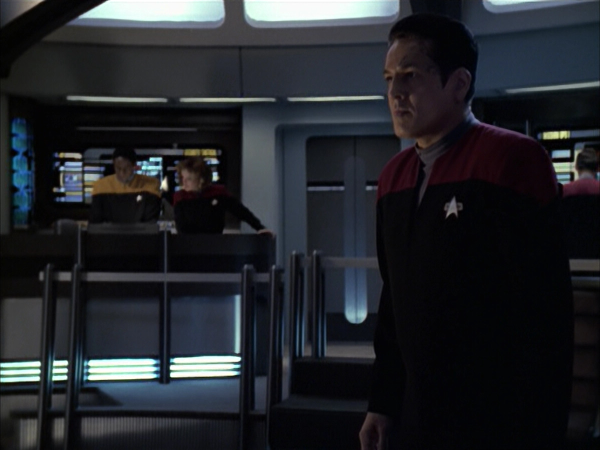 extant_StarTrek_VOY_6x12-BlinkOfAnEye_03442.jpg