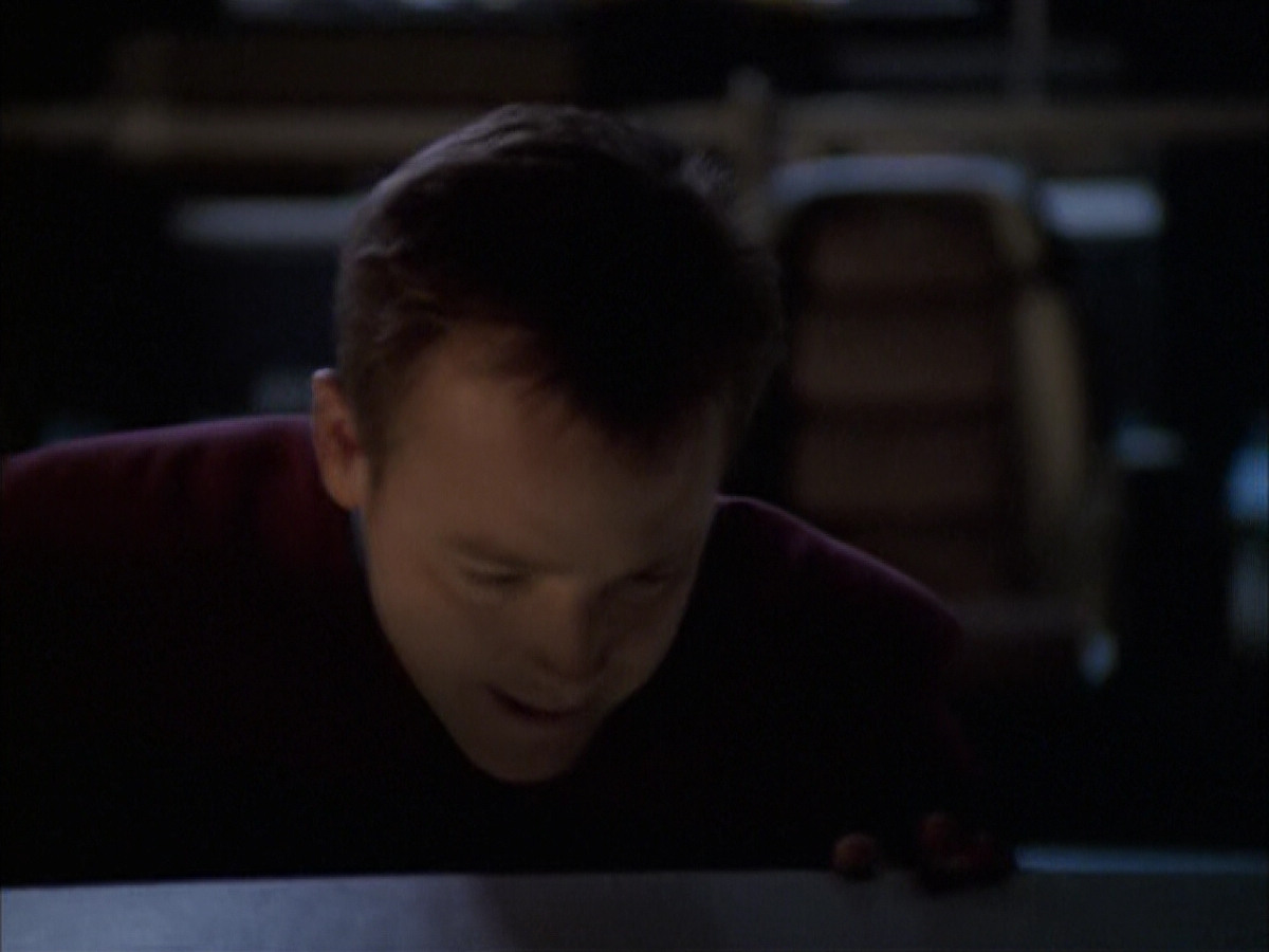 extant_StarTrek_VOY_6x12-BlinkOfAnEye_03443.jpg