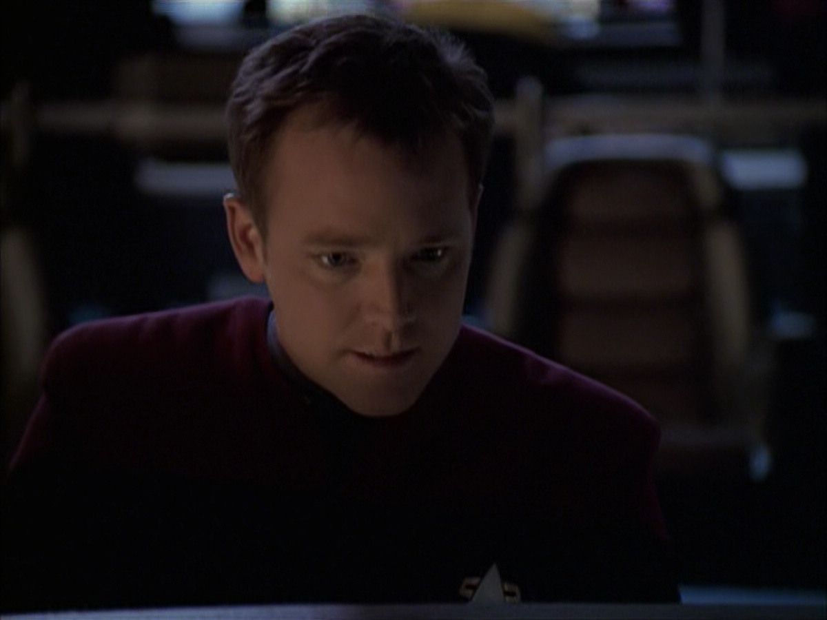 extant_StarTrek_VOY_6x12-BlinkOfAnEye_03444.jpg